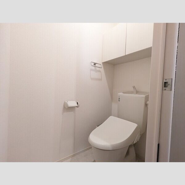 トイレ (トイレ)