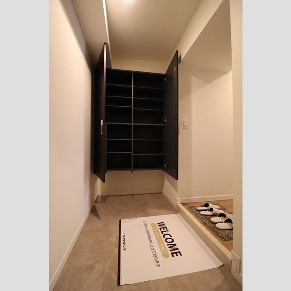 玄関 (玄関、シューズボックス　※雑貨類はイメージです)