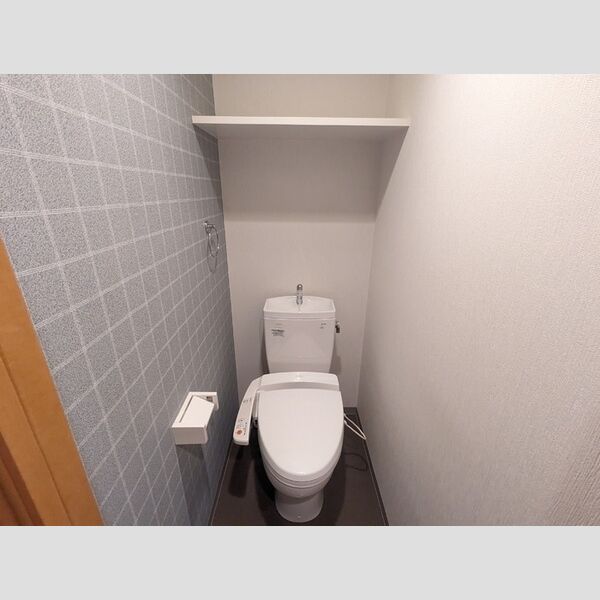 トイレ (トイレ)