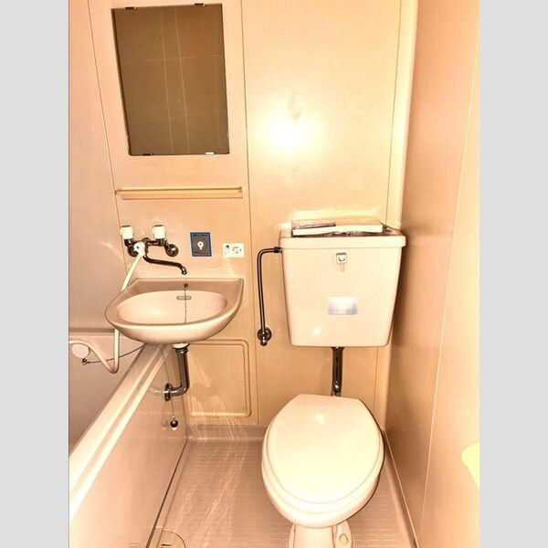 トイレ (洗面台付ユニットバス)