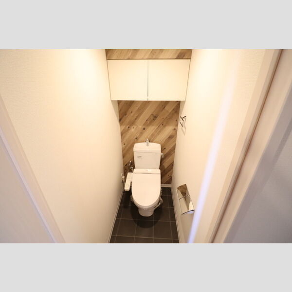 トイレ (温水洗浄暖房便座)