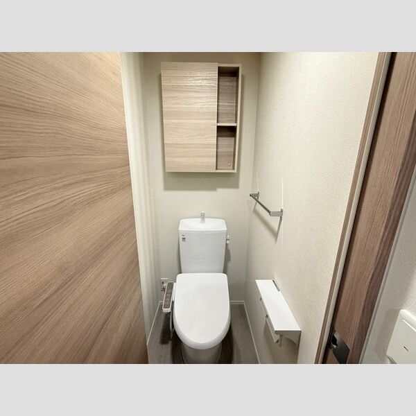 トイレ (トイレ)