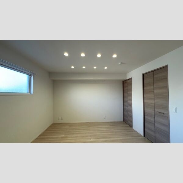 その他 (南側洋室)