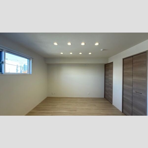 その他 (南側洋室)