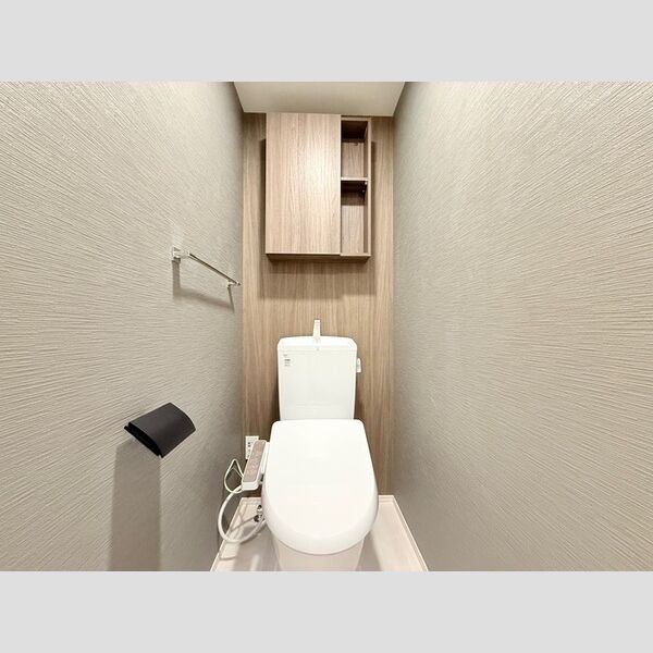 トイレ (トイレ)