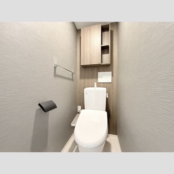トイレ (トイレ)
