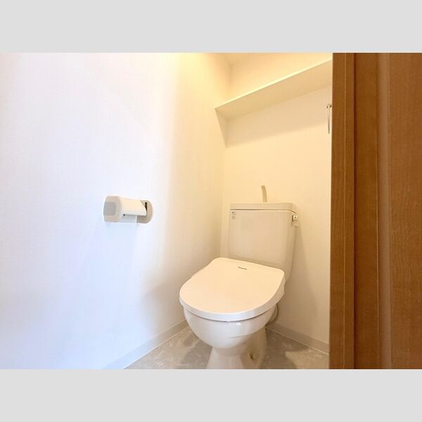 トイレ (トイレ)