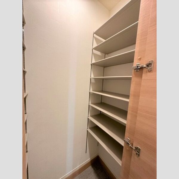 その他設備 (シューズクローク)