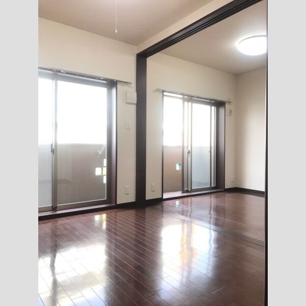 その他 (リビングと洋室を繋げて利用可能です)