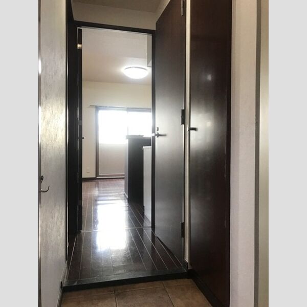 玄関 (玄関収納有り)