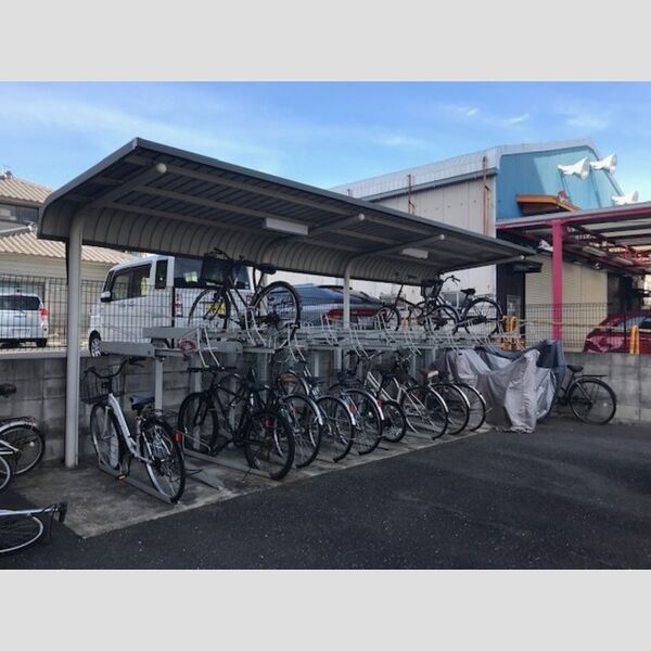 現地周辺 (駐輪場)