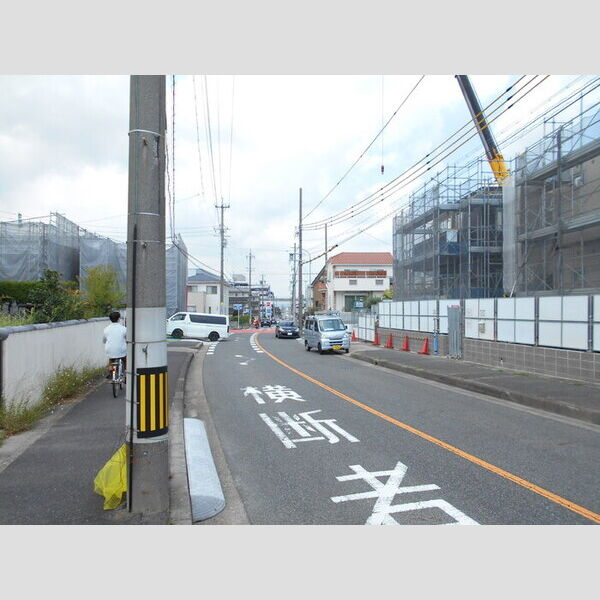 現地周辺 (前面道路)