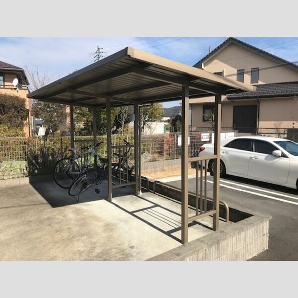 現地周辺 (駐輪場)