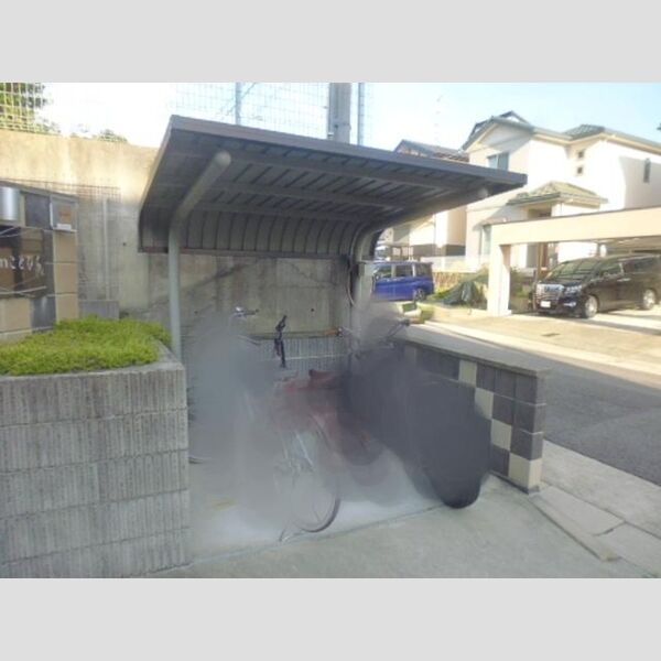 現地周辺 (駐輪場)