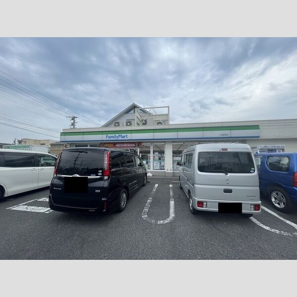 現地周辺 (ファミリーマート大森駅南店(700m))
