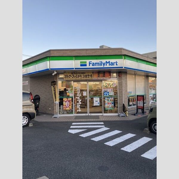 現地周辺 (ファミリーマート藤が丘南店(402m))