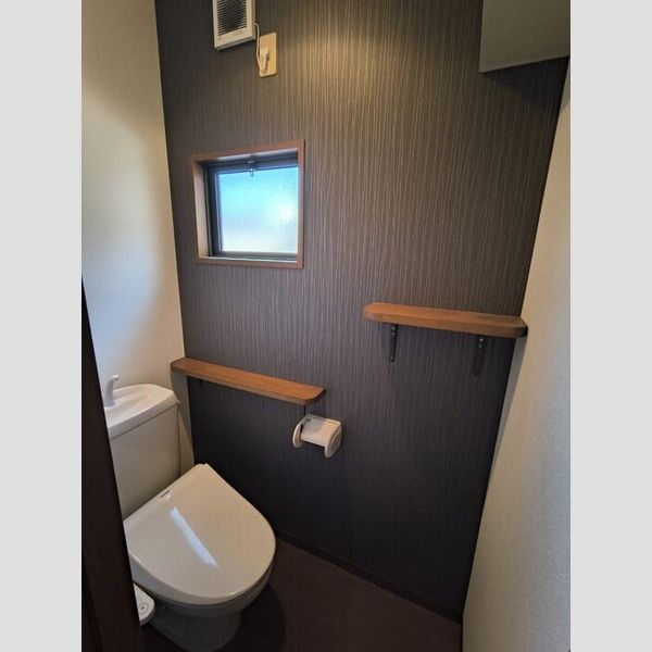 トイレ (トイレ)