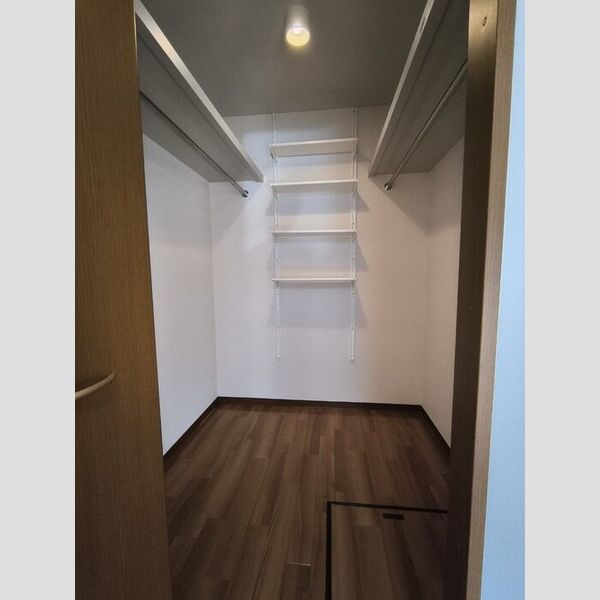 収納 (ウォーキングクローゼット)