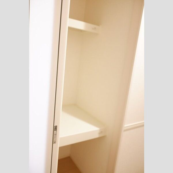 玄関 (廊下収納)