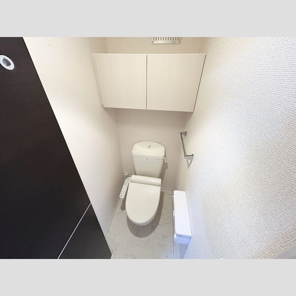 トイレ (トイレ)