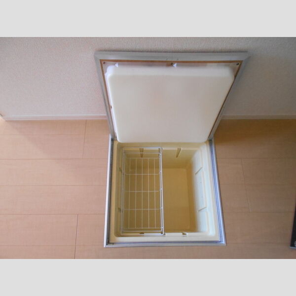 収納 (床下収納)