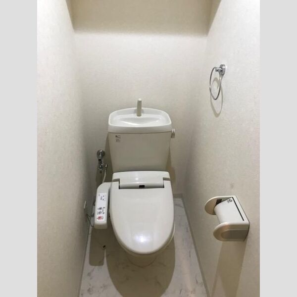 トイレ (トイレ)