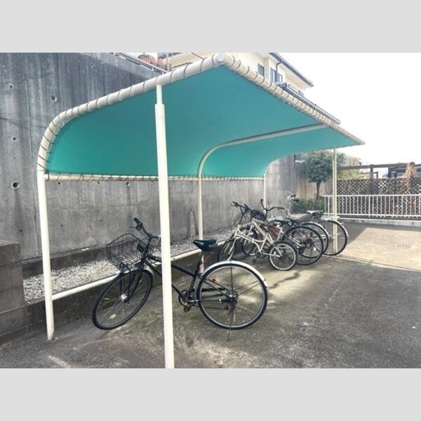 現地周辺 (自転車置き場)