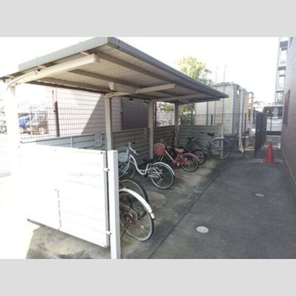現地周辺 (駐輪場)