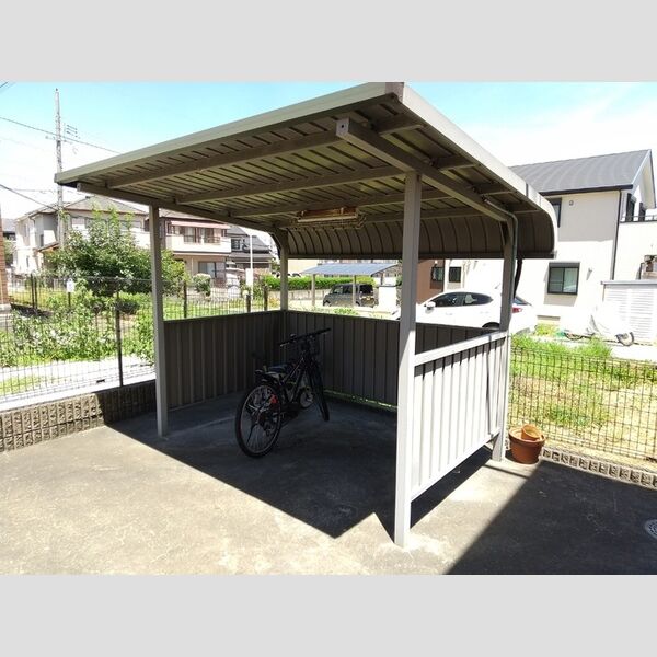 現地周辺 (駐輪場)