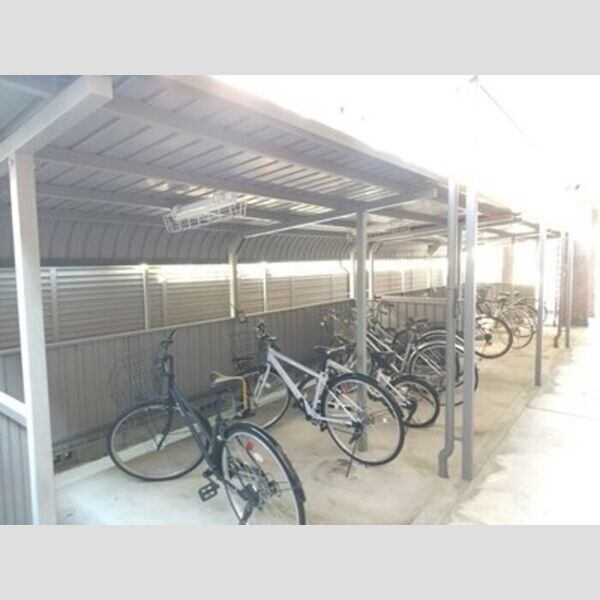 現地周辺 (駐輪場)