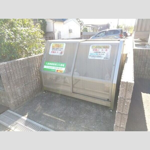 現地周辺 (ゴミ回収BOX)