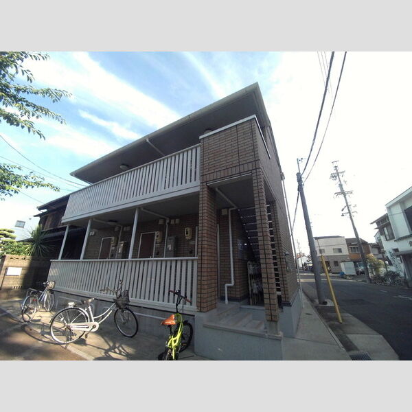 現地周辺 (駐輪場および外観)