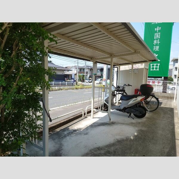 現地周辺 (駐輪場)