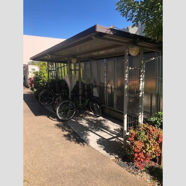 現地周辺 (駐輪場)