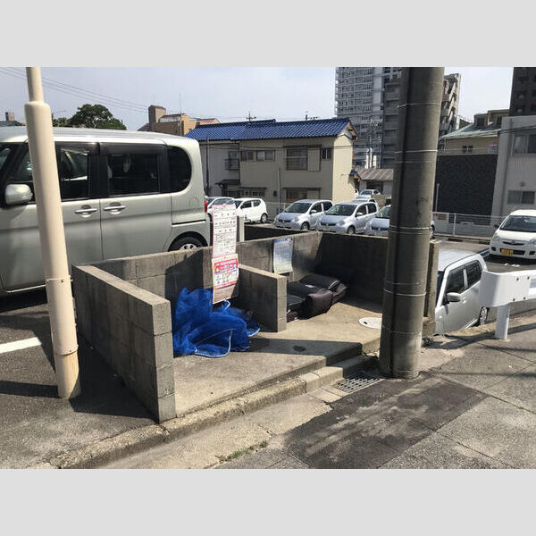 現地周辺 (ゴミ回収場所(敷地内))