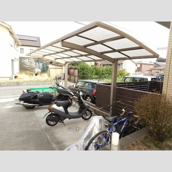 現地周辺 (自転車置き場)