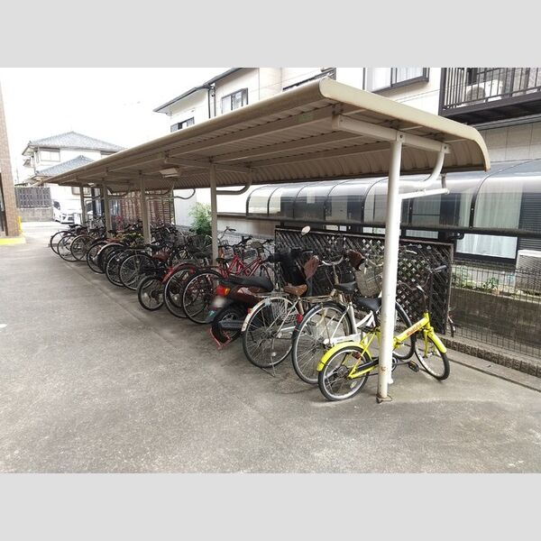 現地周辺 (駐輪場)