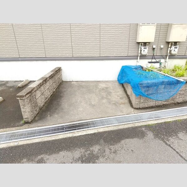 現地周辺 (ゴミ置き場)