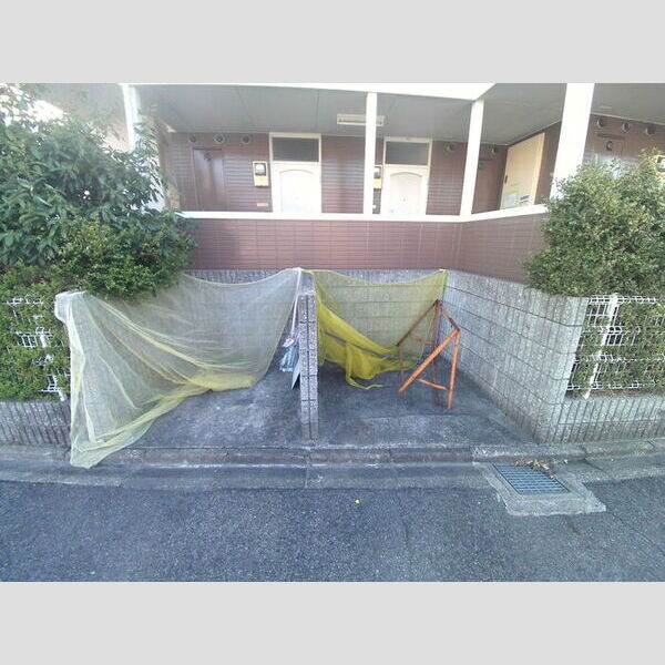 現地周辺 (ゴミ置き場)