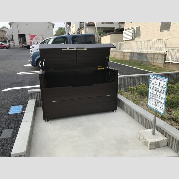 現地周辺 (ゴミストッカー)