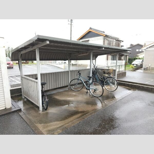 現地周辺 (駐輪場)