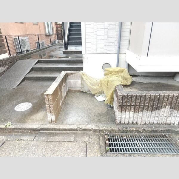 現地周辺 (ゴミ置き場)