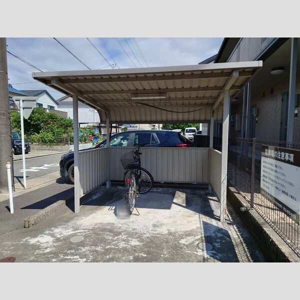 現地周辺 (駐輪場)