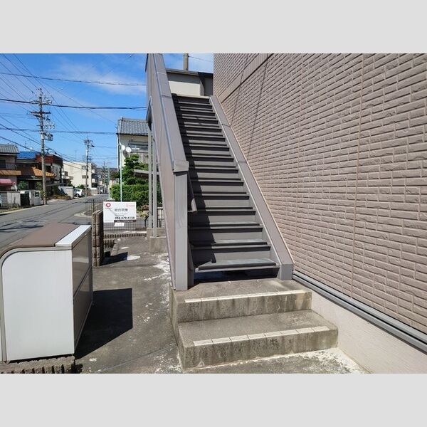 エントランス (共用階段)