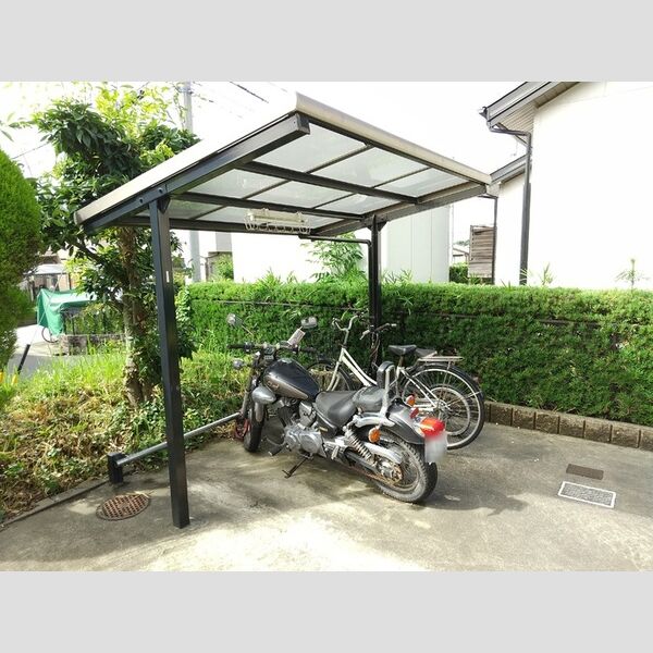 現地周辺 (駐輪場)