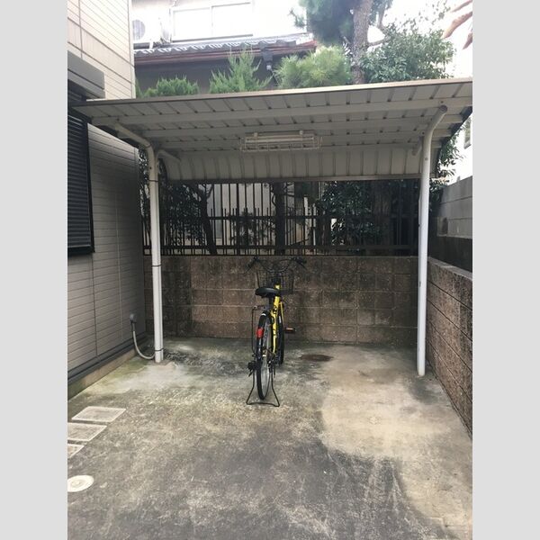 現地周辺 (駐輪場)