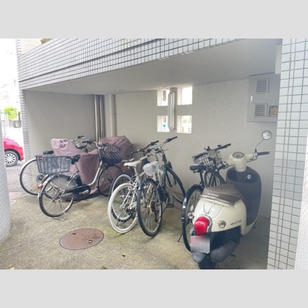 現地周辺 (駐輪場)