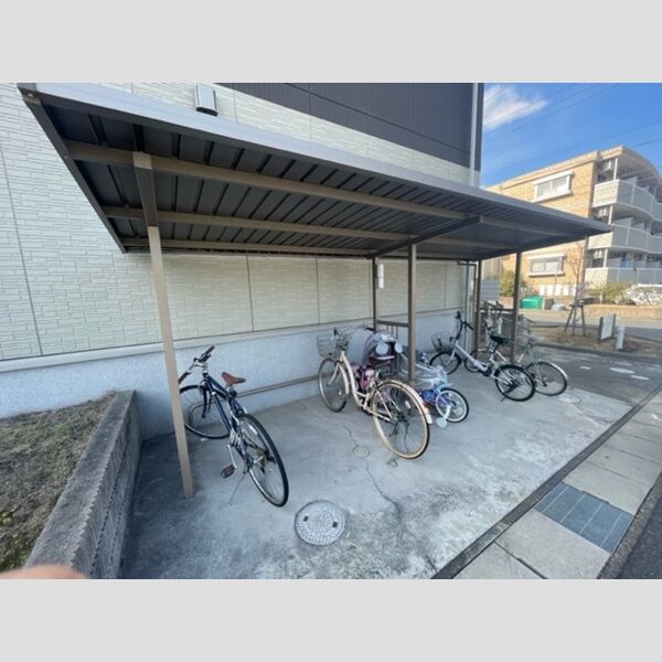 現地周辺 (駐輪場)