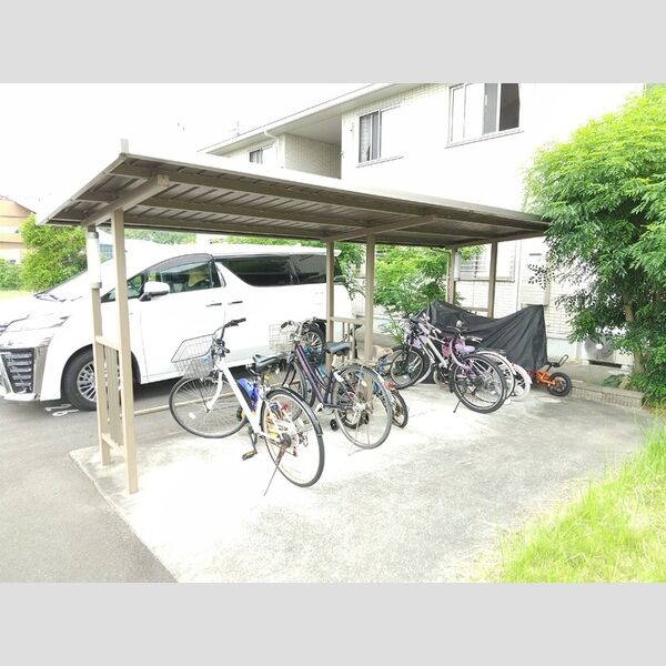 現地周辺 (駐輪場)