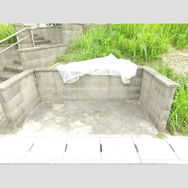 現地周辺 (ゴミ置き場)